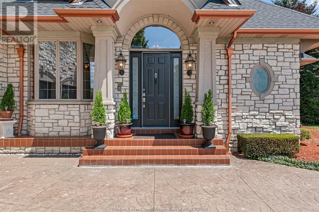 Property at 490 SHOREVIEW image 3