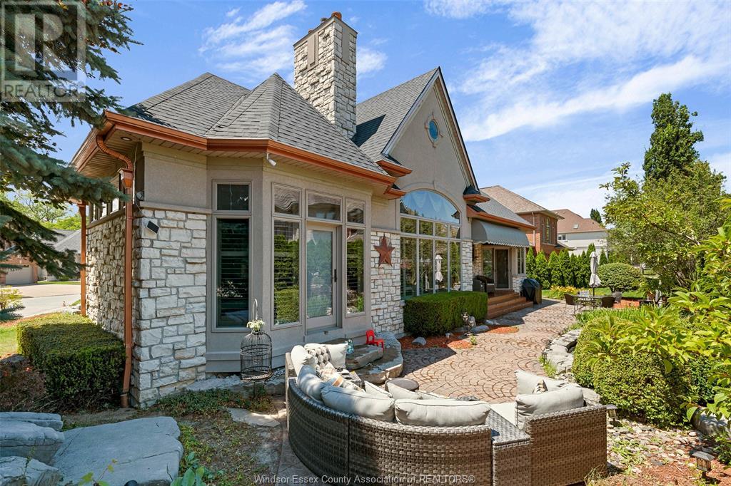 Property at 490 SHOREVIEW image 5