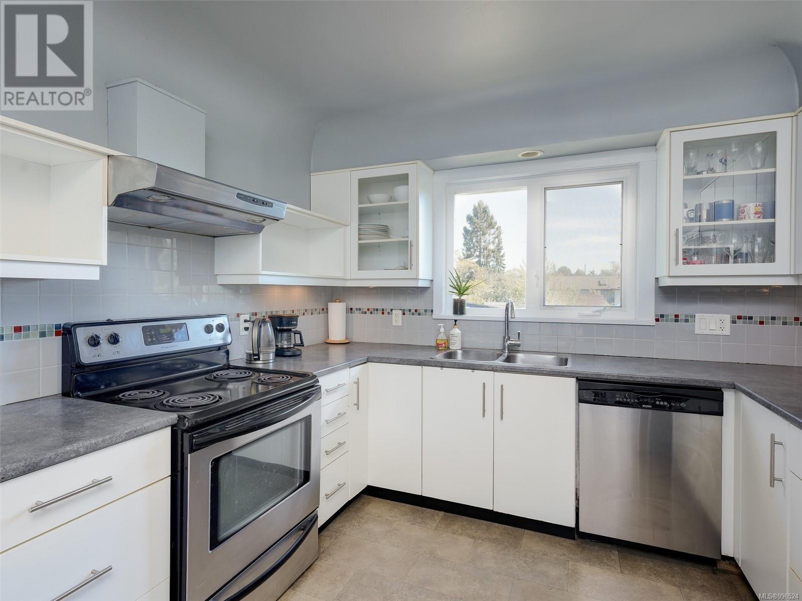 Property at 2536 Thompson Ave image 5