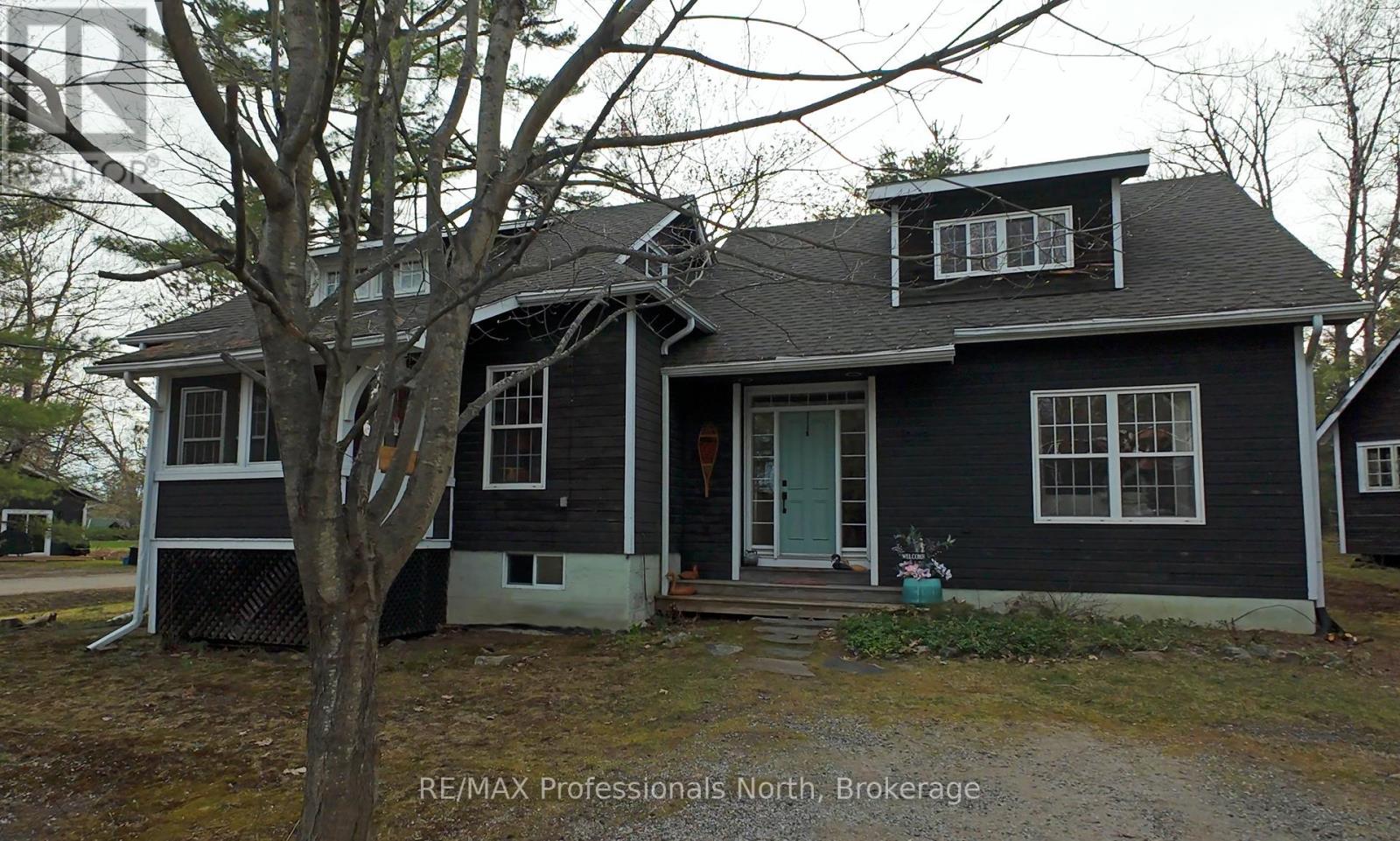 1013 Grey Street, Muskoka Lakes, Ontario  P0C 1A0 - Photo 2 - X12127152