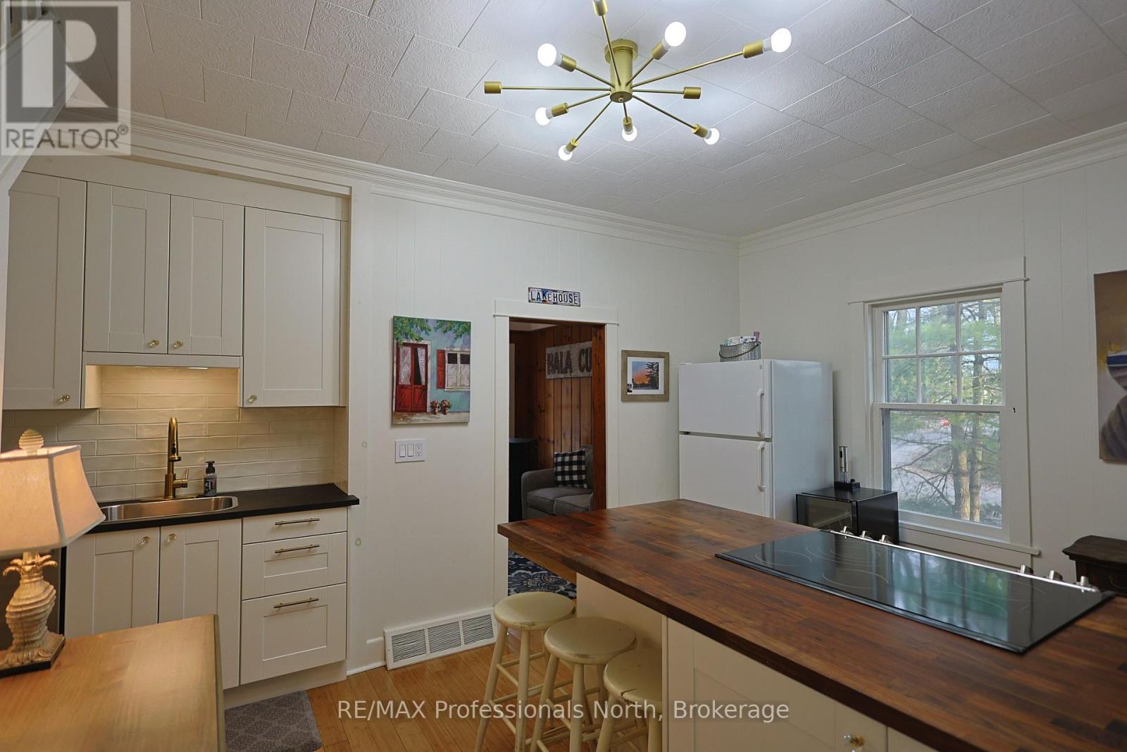 1013 Grey Street, Muskoka Lakes, Ontario  P0C 1A0 - Photo 6 - X12127152