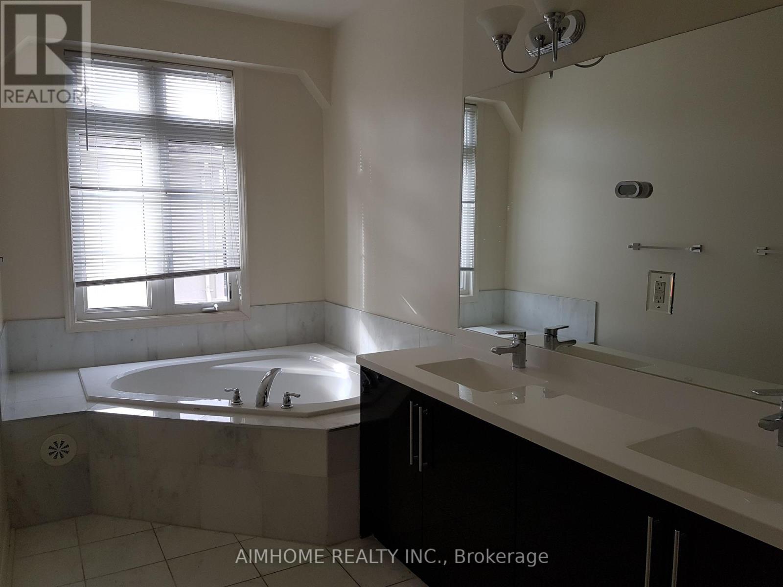 46 - 7 Brighton Place, Vaughan, Ontario  L4J 0H1 - Photo 10 - N12127105