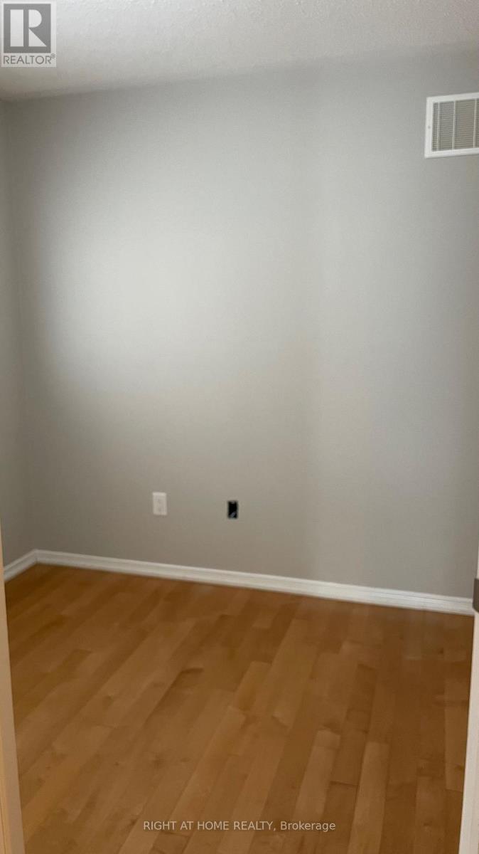 13 Valliere Drive, Markham, Ontario  L6C 0M7 - Photo 8 - N12127143