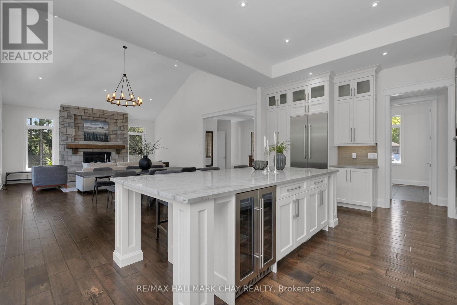 105 Mennill Drive, Springwater, Ontario  L0L 1Y3 - Photo 11 - S12126949