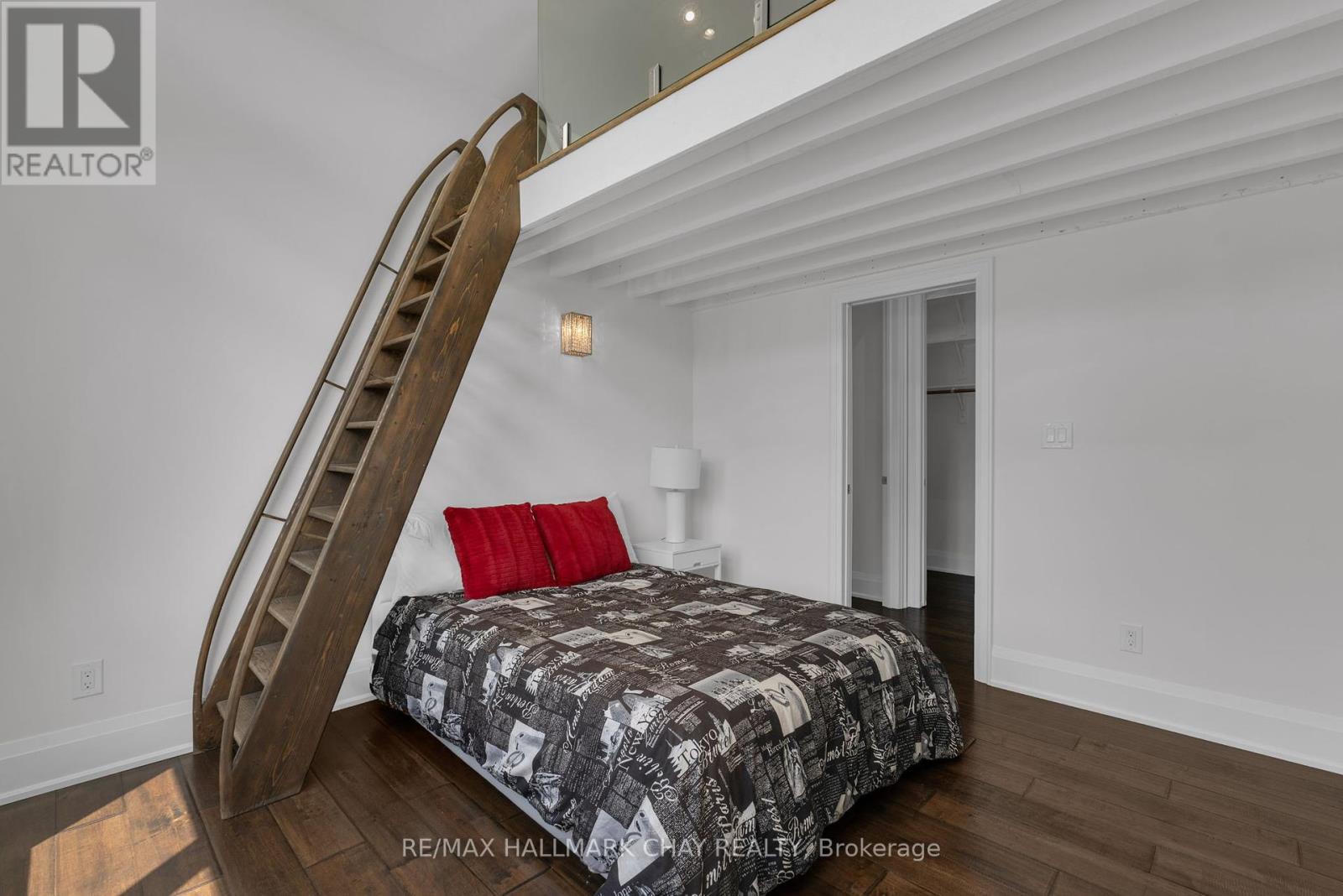 105 Mennill Drive, Springwater, Ontario  L0L 1Y3 - Photo 16 - S12126949