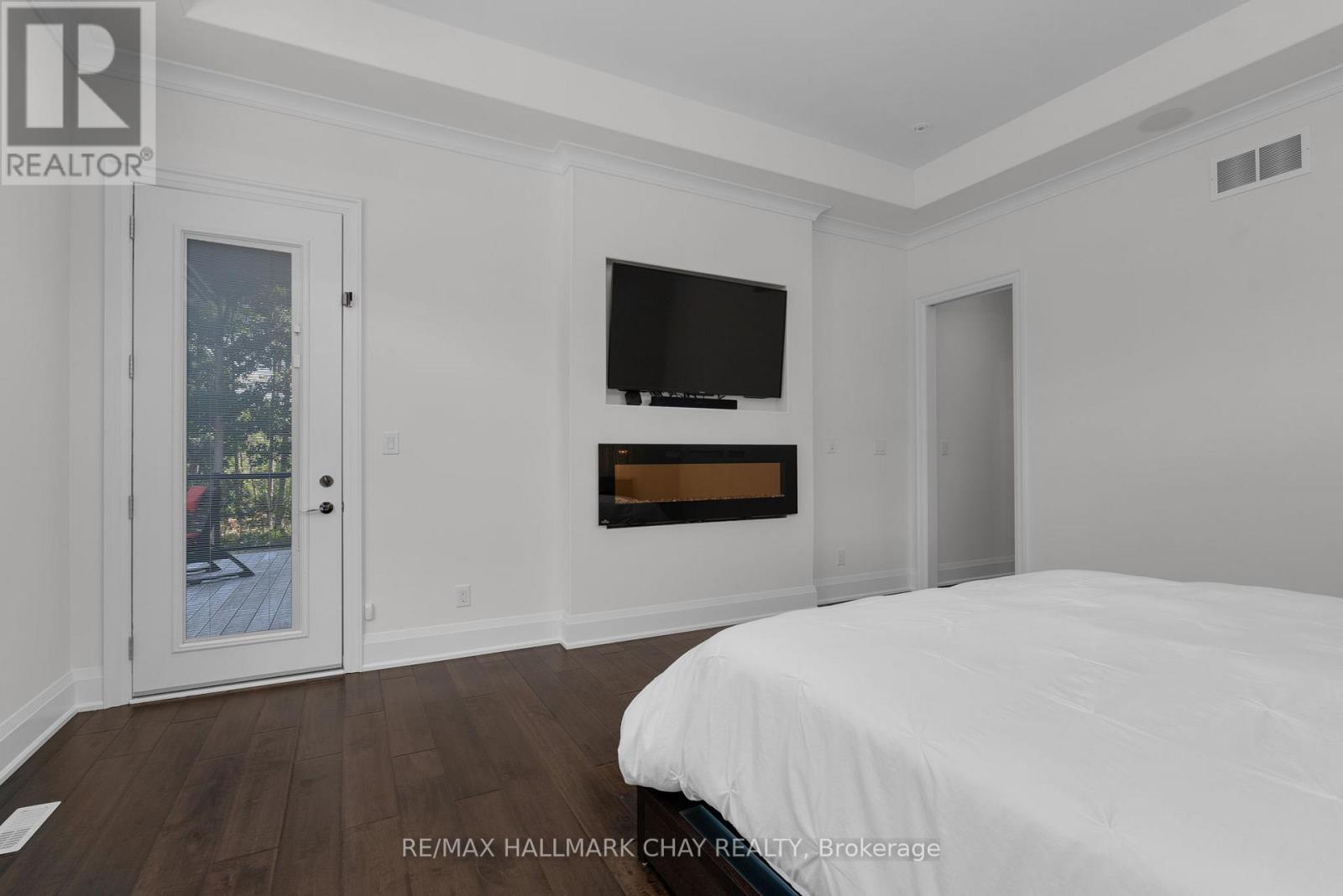 105 Mennill Drive, Springwater, Ontario  L0L 1Y3 - Photo 19 - S12126949