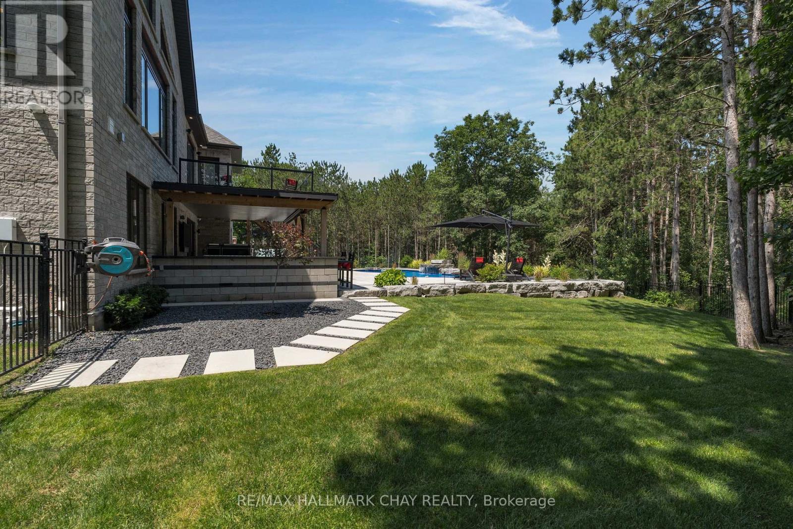 105 Mennill Drive, Springwater, Ontario  L0L 1Y3 - Photo 33 - S12126949