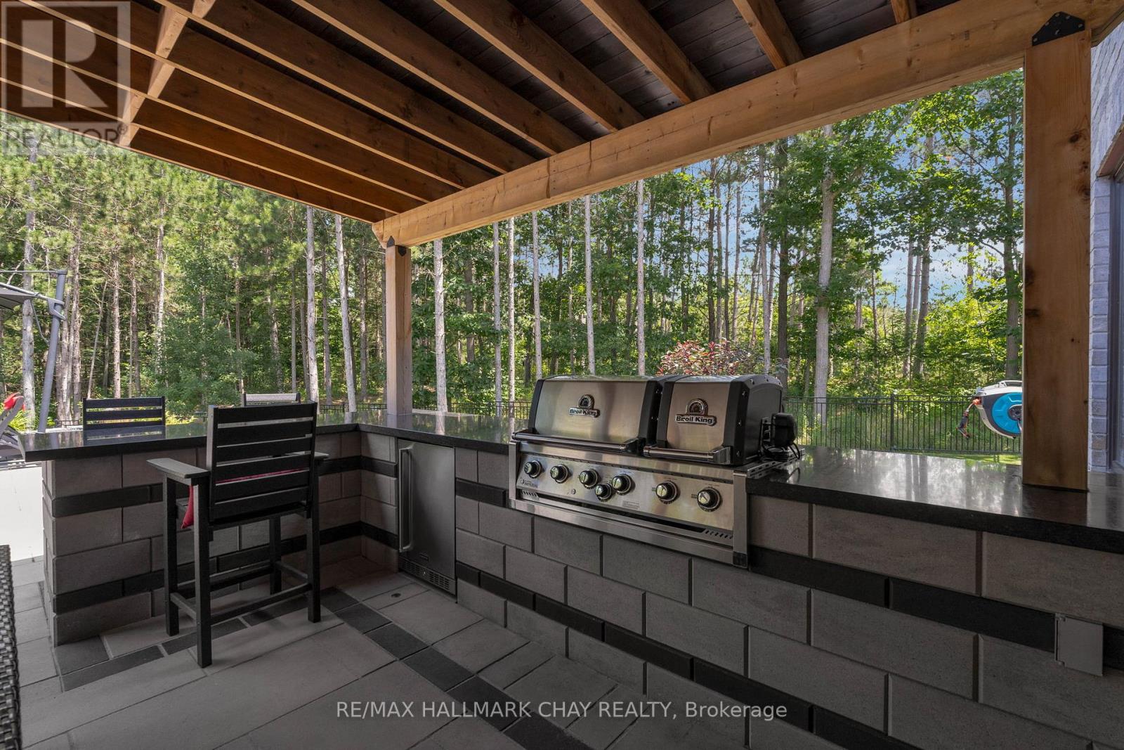 105 Mennill Drive, Springwater, Ontario  L0L 1Y3 - Photo 35 - S12126949