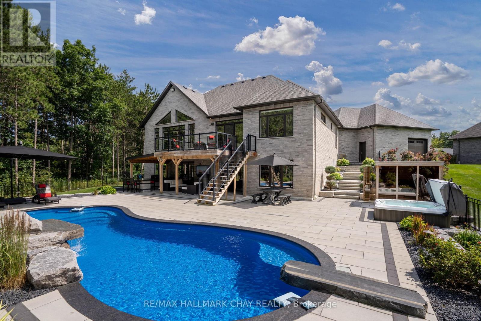 105 Mennill Drive, Springwater, Ontario  L0L 1Y3 - Photo 37 - S12126949