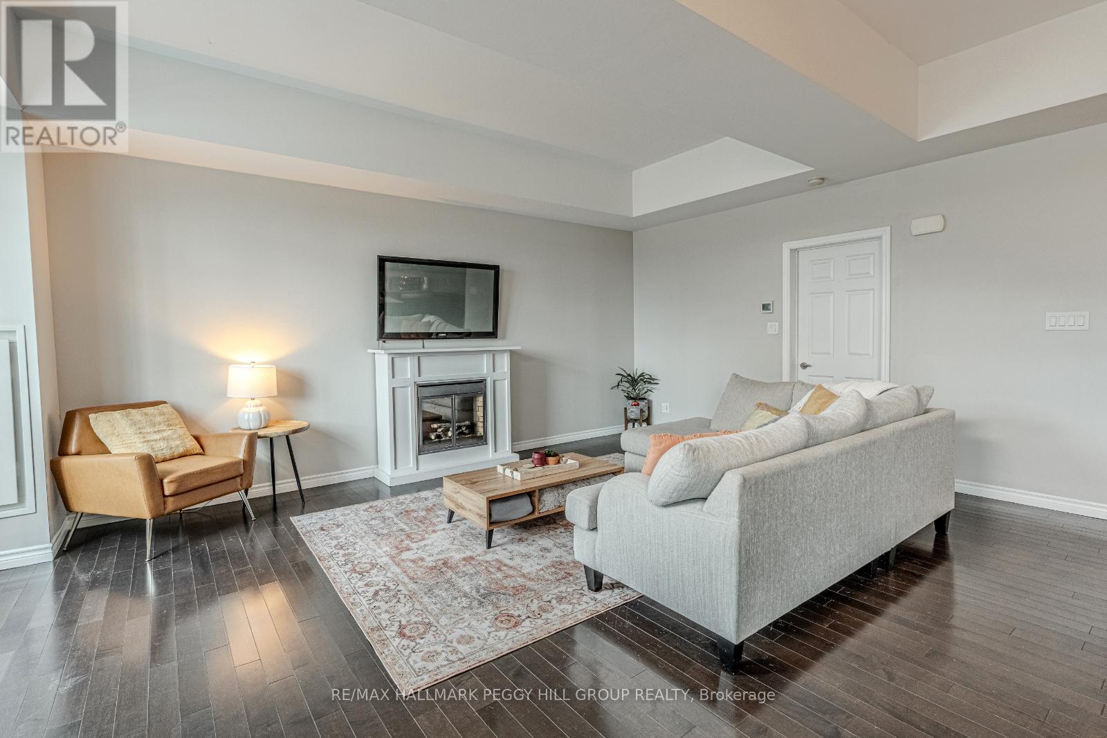 6 Victoria Street, Barrie, Ontario  L4N 6G2 - Photo 4 - S12127071