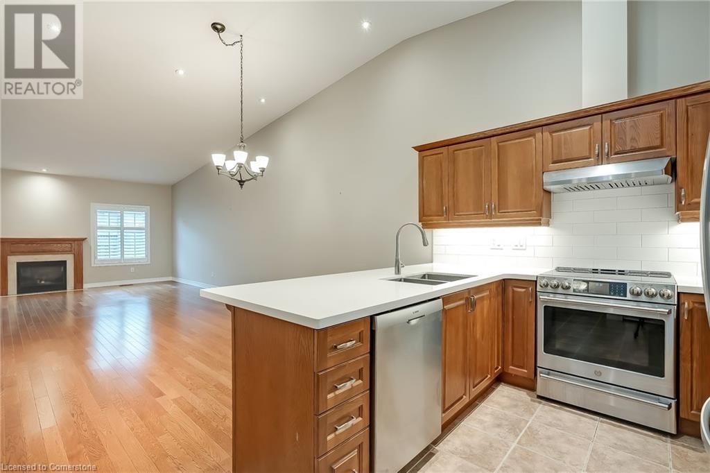 Property at 81 ABBOTSFORD Trail image 5