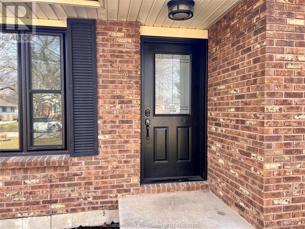Property at 234 Wellington STREET image 2