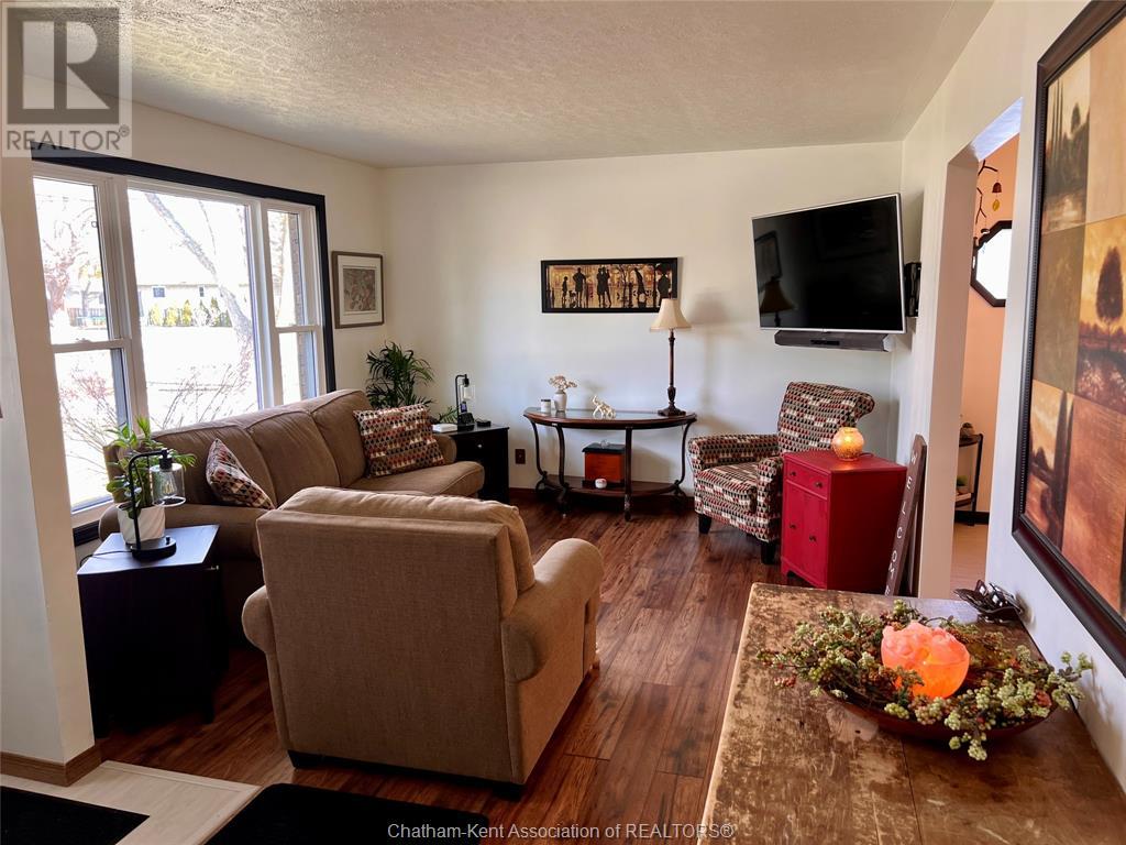 Property at 234 Wellington STREET image 5