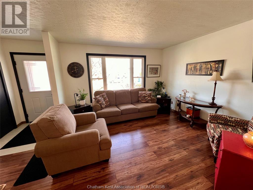 Property at 234 Wellington STREET image 4