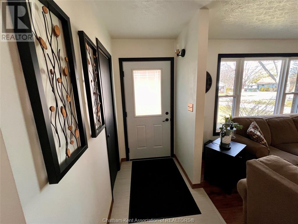 Property at 234 Wellington STREET image 3