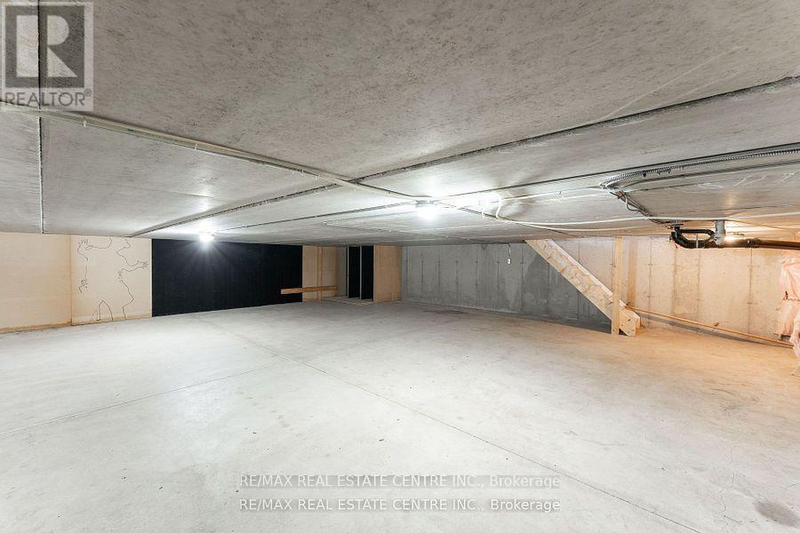 5 - 1401 Plains Road E, Burlington, Ontario  L7R 0C2 - Photo 3 - W12126944