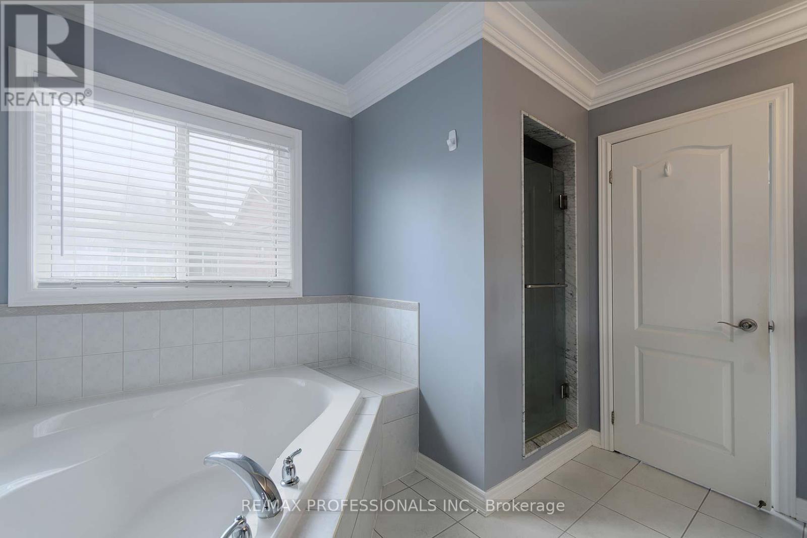 1095 Tupper Drive, Milton, Ontario  L9T 0A8 - Photo 17 - W12126951
