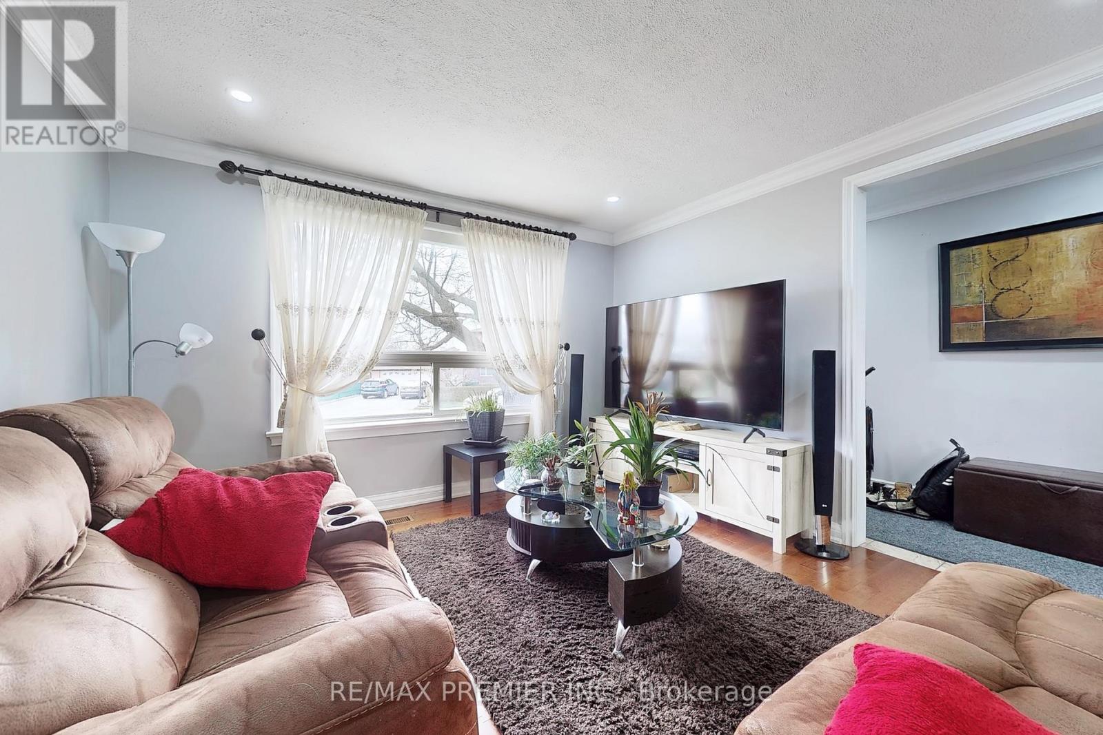 262 Richard Clark Drive, Toronto, Ontario  M3M 1W4 - Photo 4 - W12126981