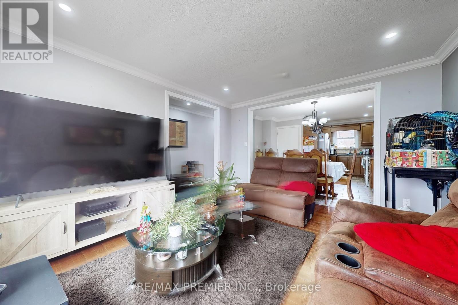 262 Richard Clark Drive, Toronto, Ontario  M3M 1W4 - Photo 5 - W12126981
