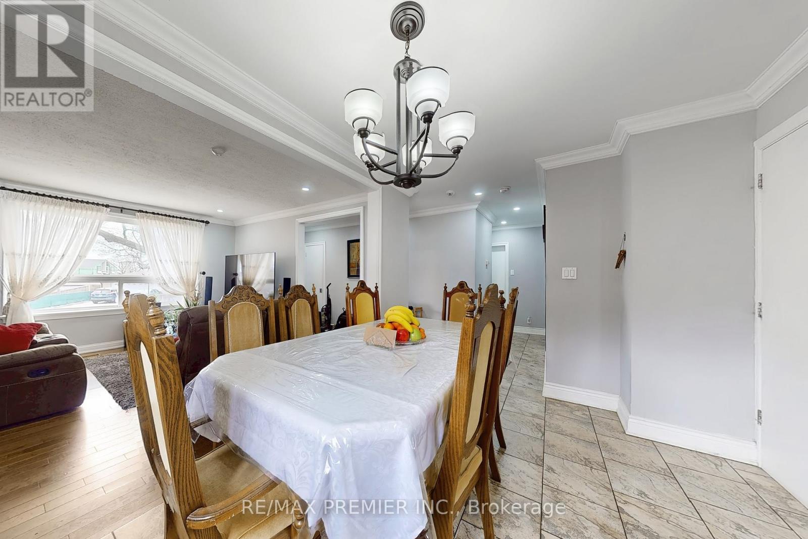 262 Richard Clark Drive, Toronto, Ontario  M3M 1W4 - Photo 6 - W12126981