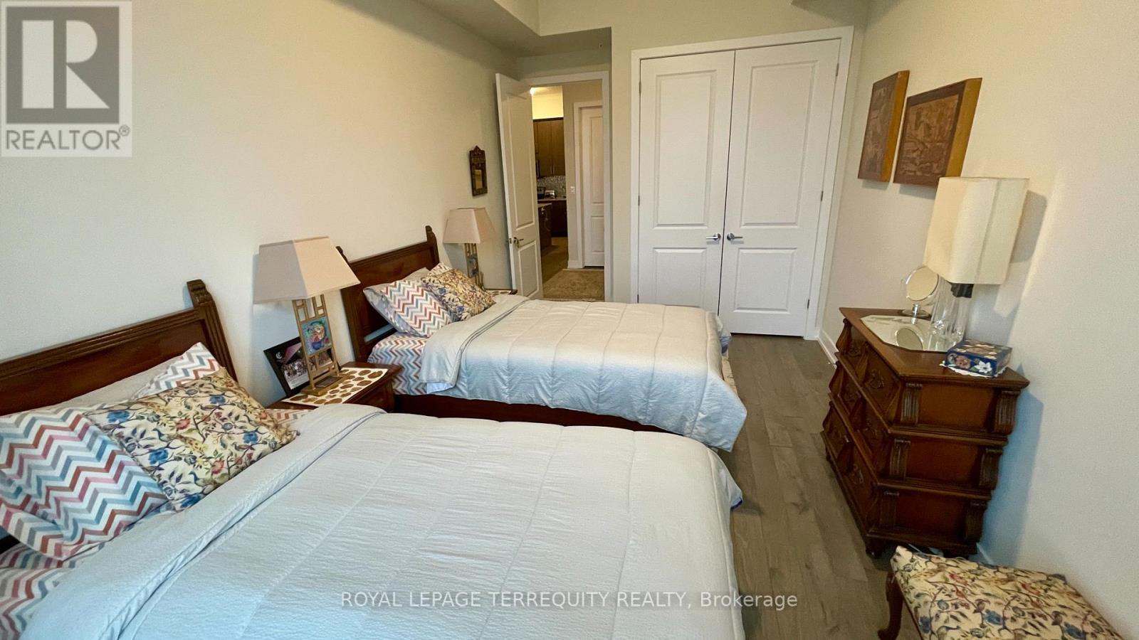 520 - 150 Oak Park Boulevard, Oakville, Ontario  L6H 3P2 - Photo 13 - W12126982