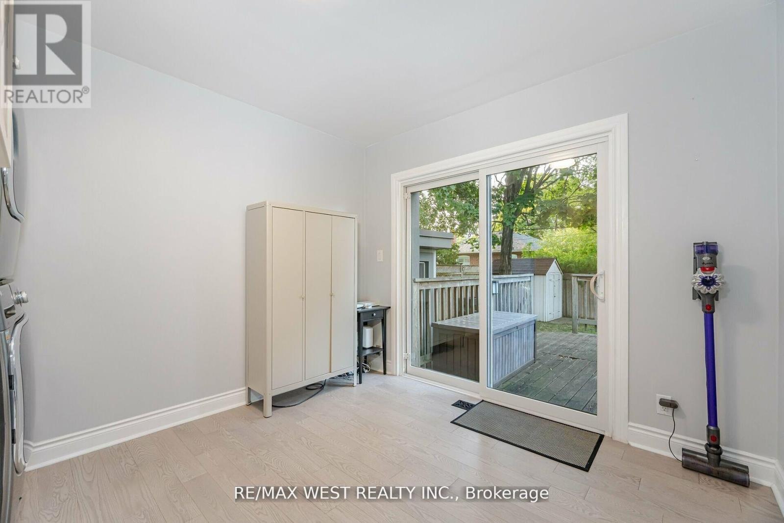 12 Gordon Park Drive, Toronto, Ontario  M9B 1J6 - Photo 16 - W12127046