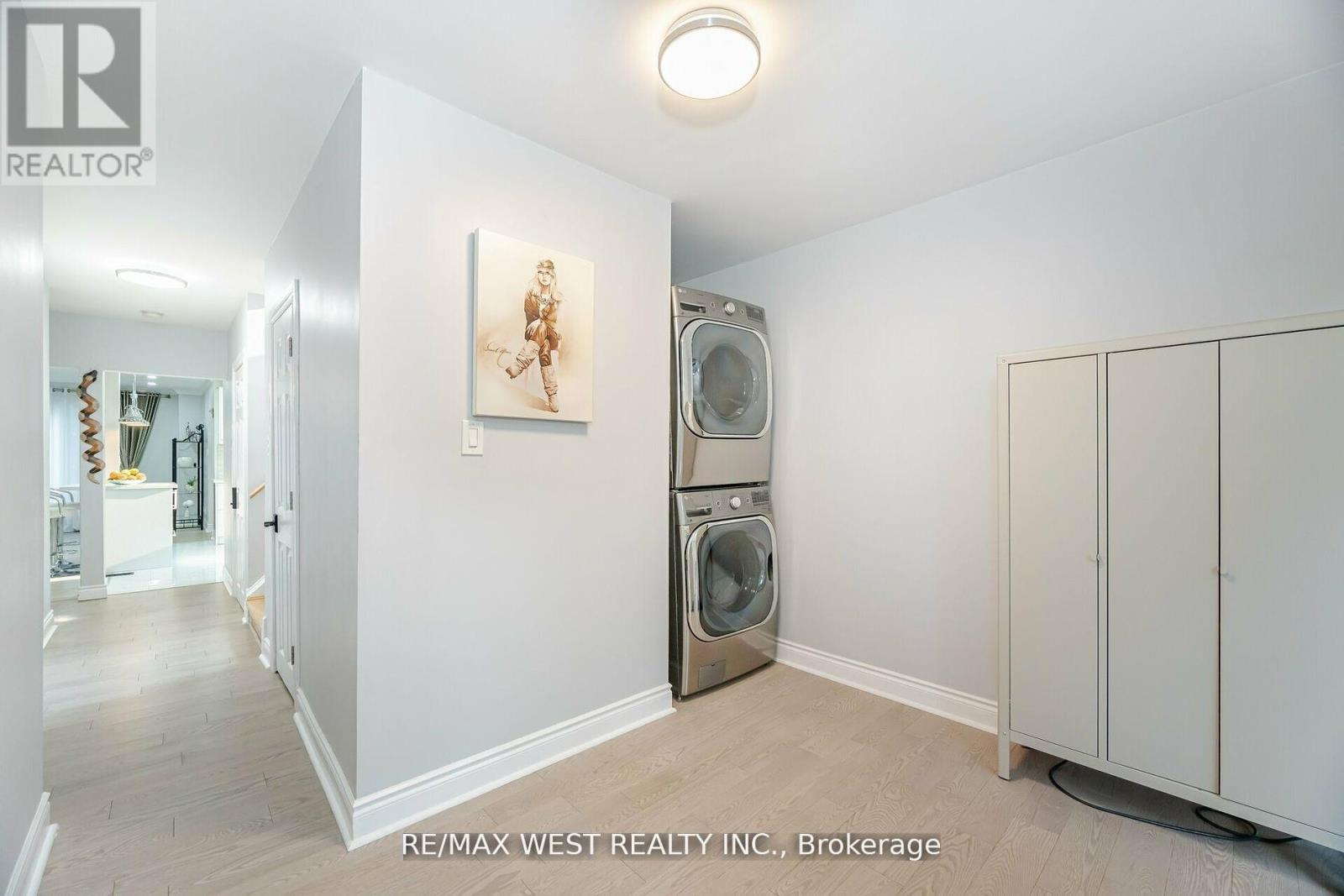 12 Gordon Park Drive, Toronto, Ontario  M9B 1J6 - Photo 17 - W12127046