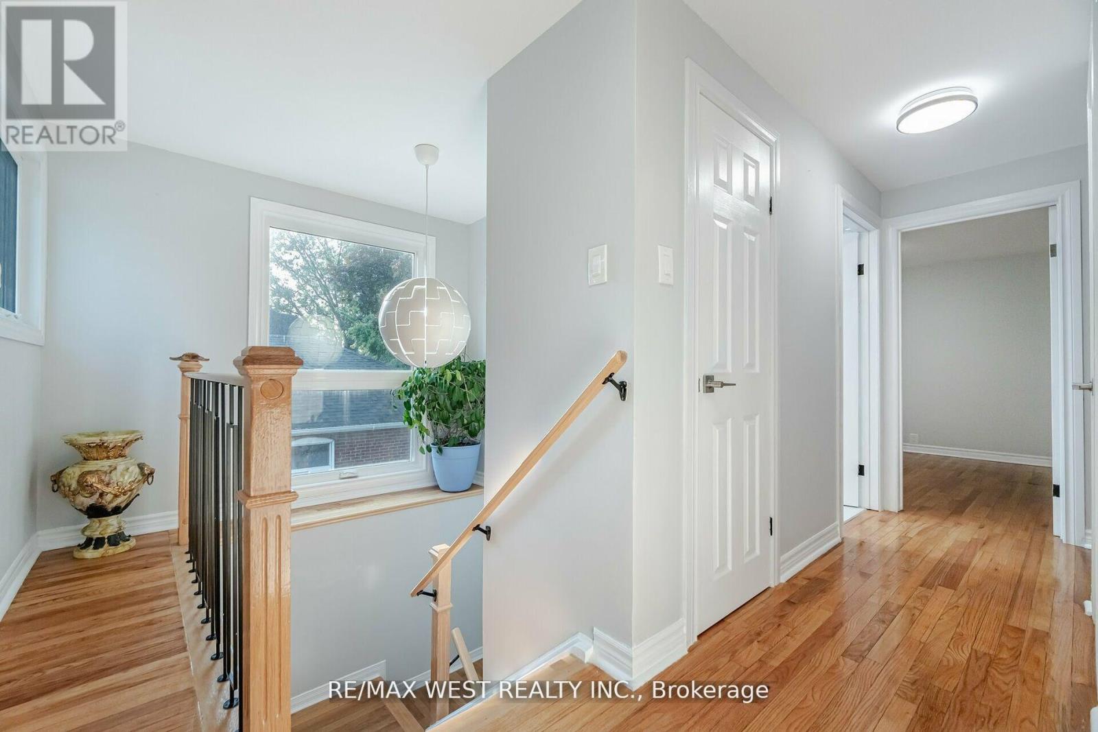12 Gordon Park Drive, Toronto, Ontario  M9B 1J6 - Photo 19 - W12127046