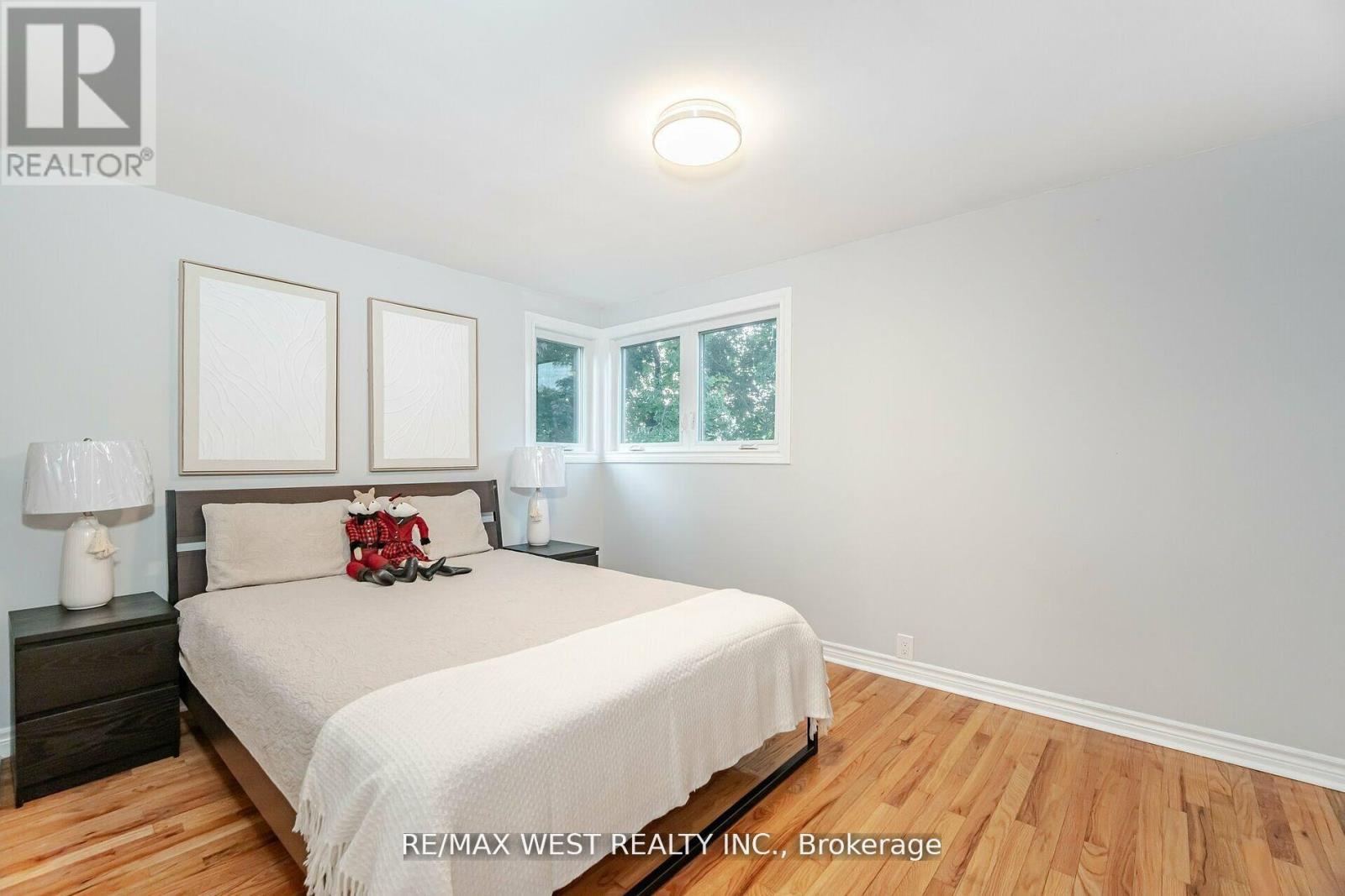 12 Gordon Park Drive, Toronto, Ontario  M9B 1J6 - Photo 20 - W12127046