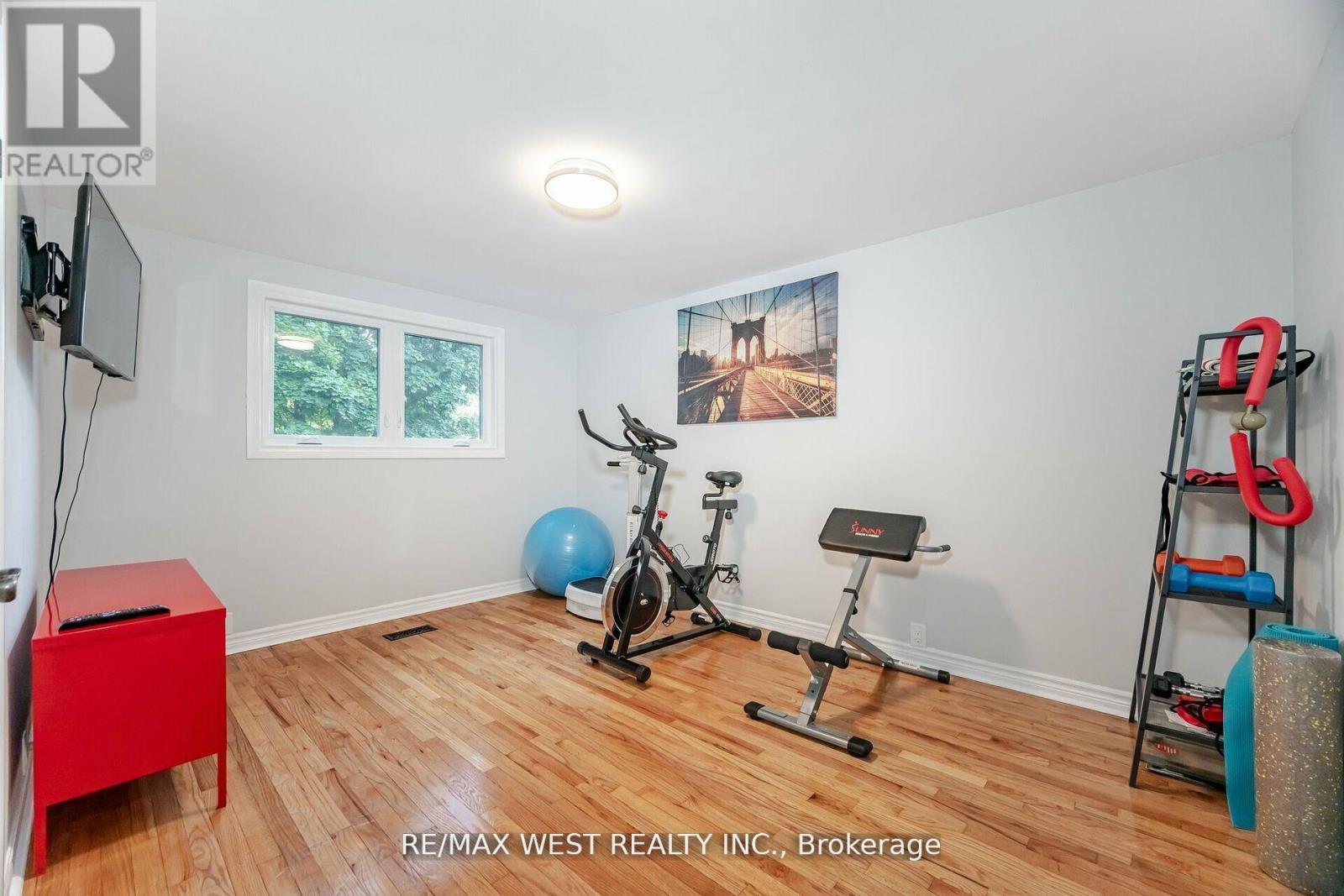 12 Gordon Park Drive, Toronto, Ontario  M9B 1J6 - Photo 22 - W12127046