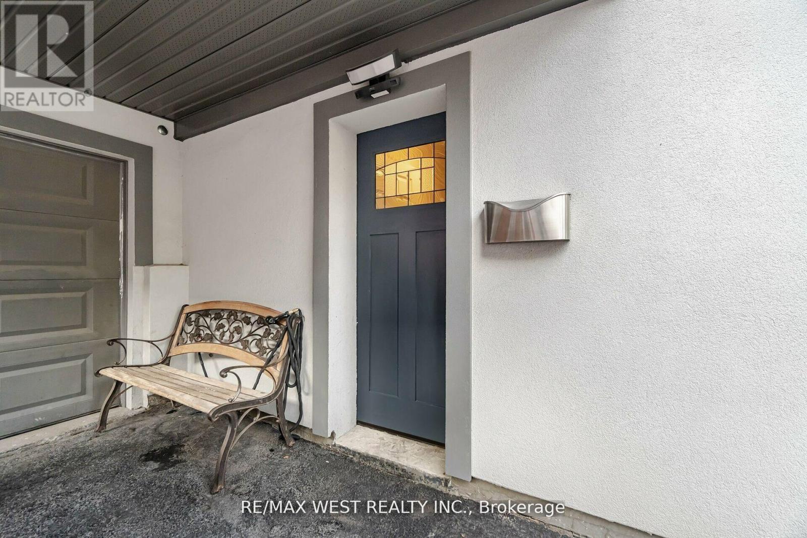 12 Gordon Park Drive, Toronto, Ontario  M9B 1J6 - Photo 25 - W12127046