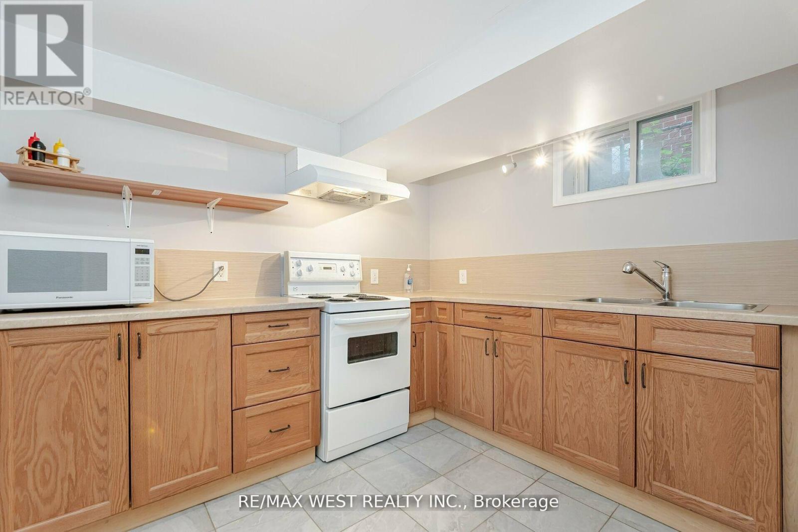 12 Gordon Park Drive, Toronto, Ontario  M9B 1J6 - Photo 28 - W12127046