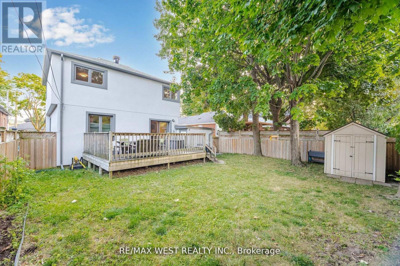 12 Gordon Park Drive, Toronto, Ontario  M9B 1J6 - Photo 37 - W12127046