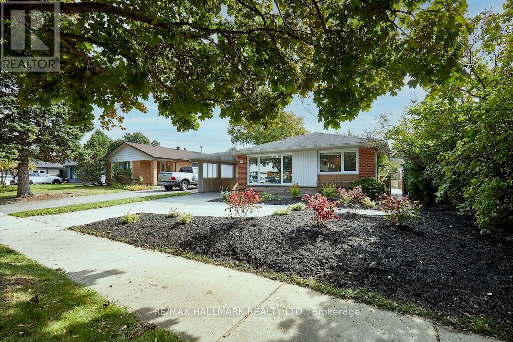 36 Farley Crescent, Toronto, Ontario  M9R 2A6 - Photo 2 - W12127067