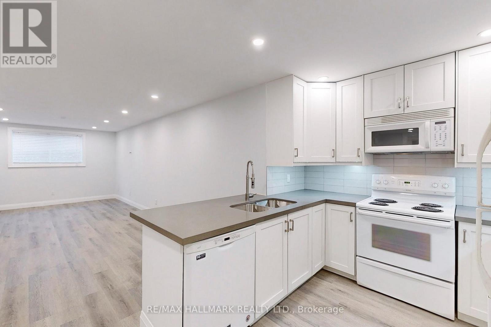 36 Farley Crescent, Toronto, Ontario  M9R 2A6 - Photo 26 - W12127067