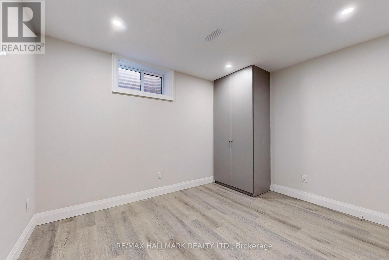 36 Farley Crescent, Toronto, Ontario  M9R 2A6 - Photo 33 - W12127067