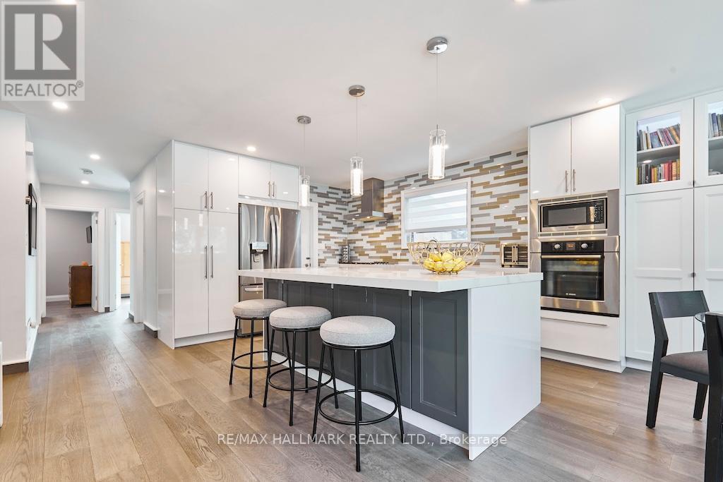36 Farley Crescent, Toronto, Ontario  M9R 2A6 - Photo 5 - W12127067