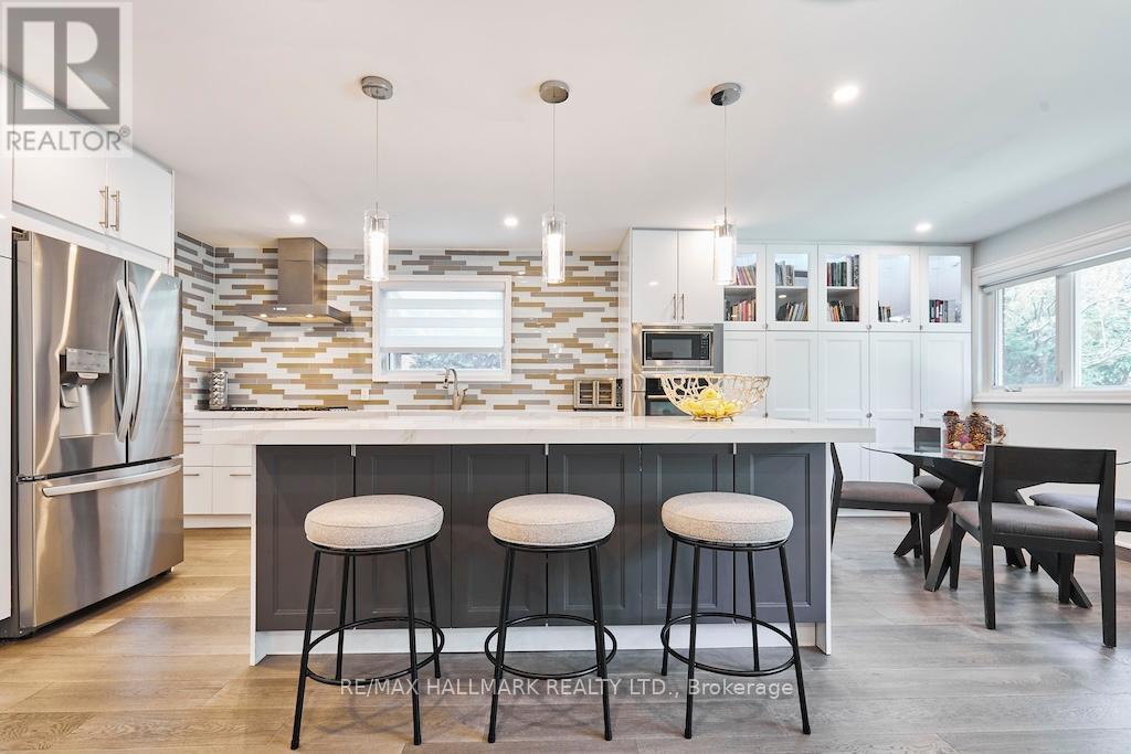 36 Farley Crescent, Toronto, Ontario  M9R 2A6 - Photo 6 - W12127067