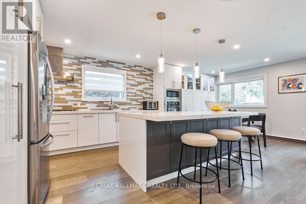 36 Farley Crescent, Toronto, Ontario  M9R 2A6 - Photo 7 - W12127067