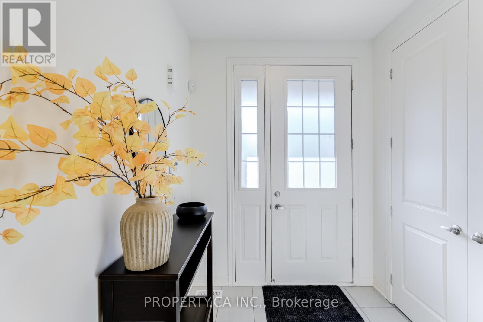 29 Benhurst Crescent, Brampton, Ontario  L7A 5A2 - Photo 2 - W12127123