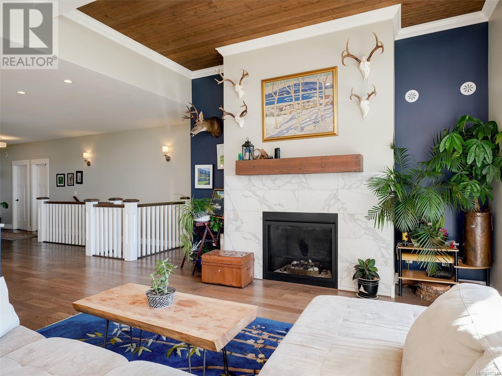 Property at 2325 Mountain Heights Dr image 3