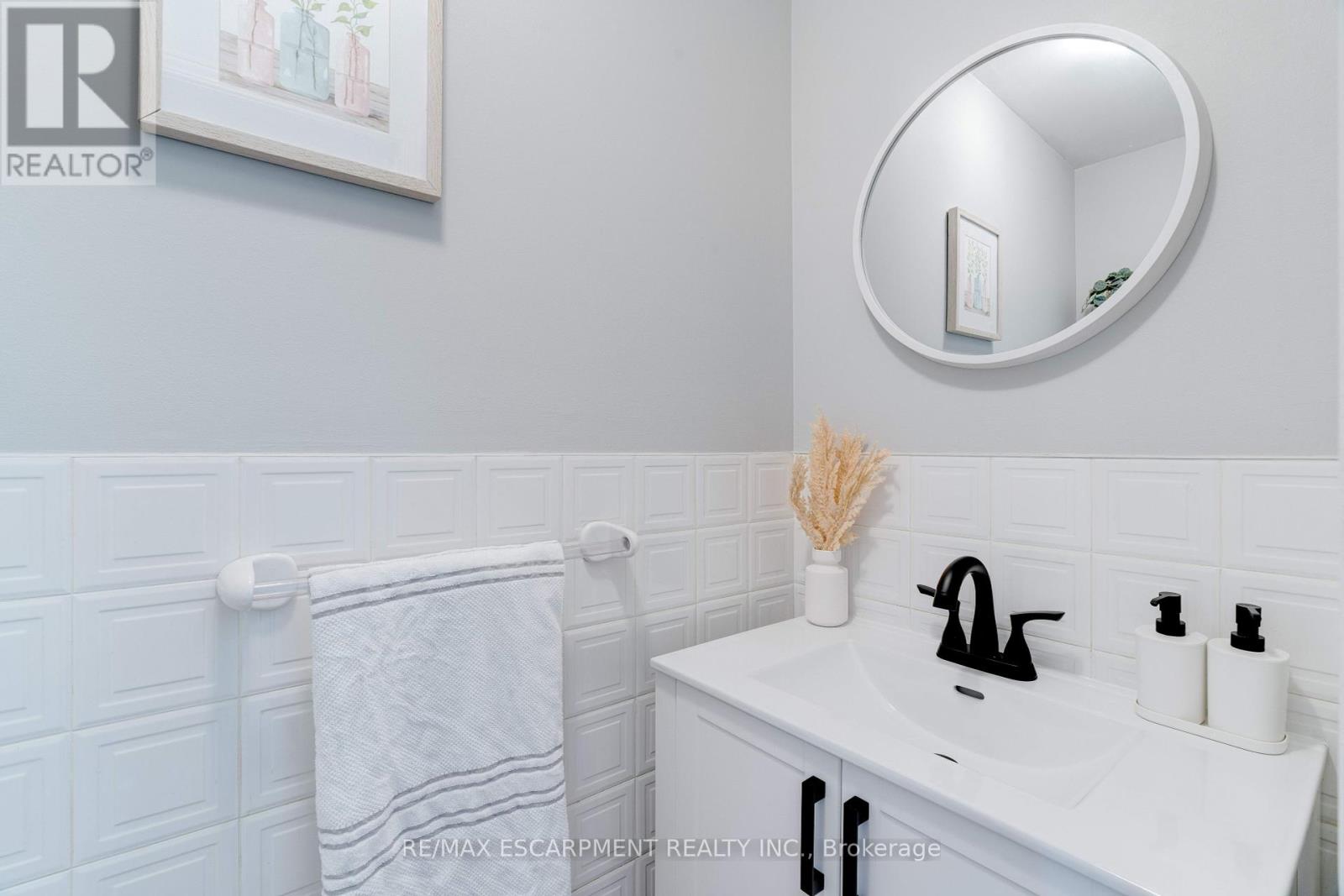 Property at 31 - 386 HIGHLAND ROAD W image 5