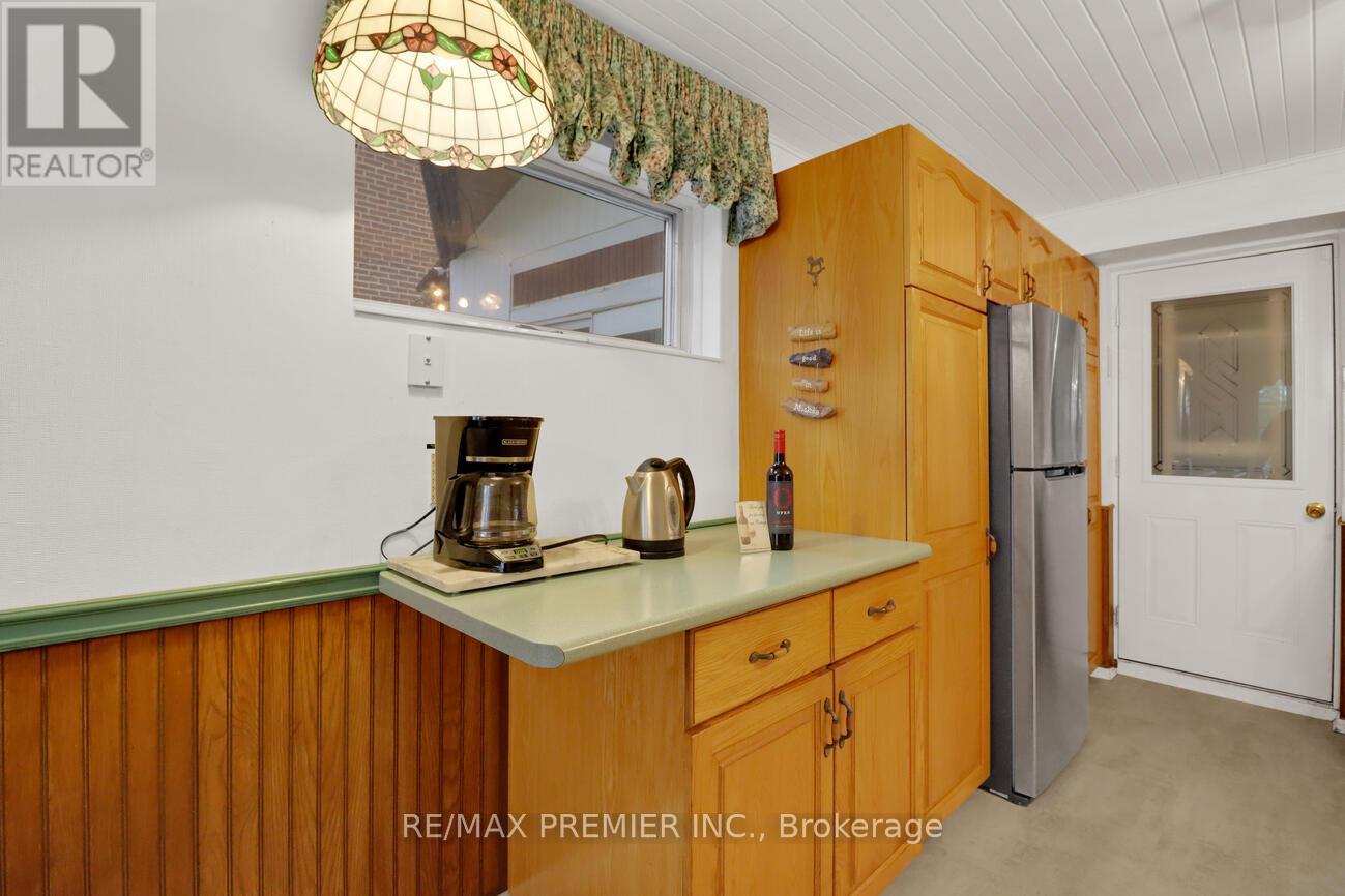 570 Phillip Street E, Gravenhurst, Ontario  P1P 1M3 - Photo 14 - X12127057