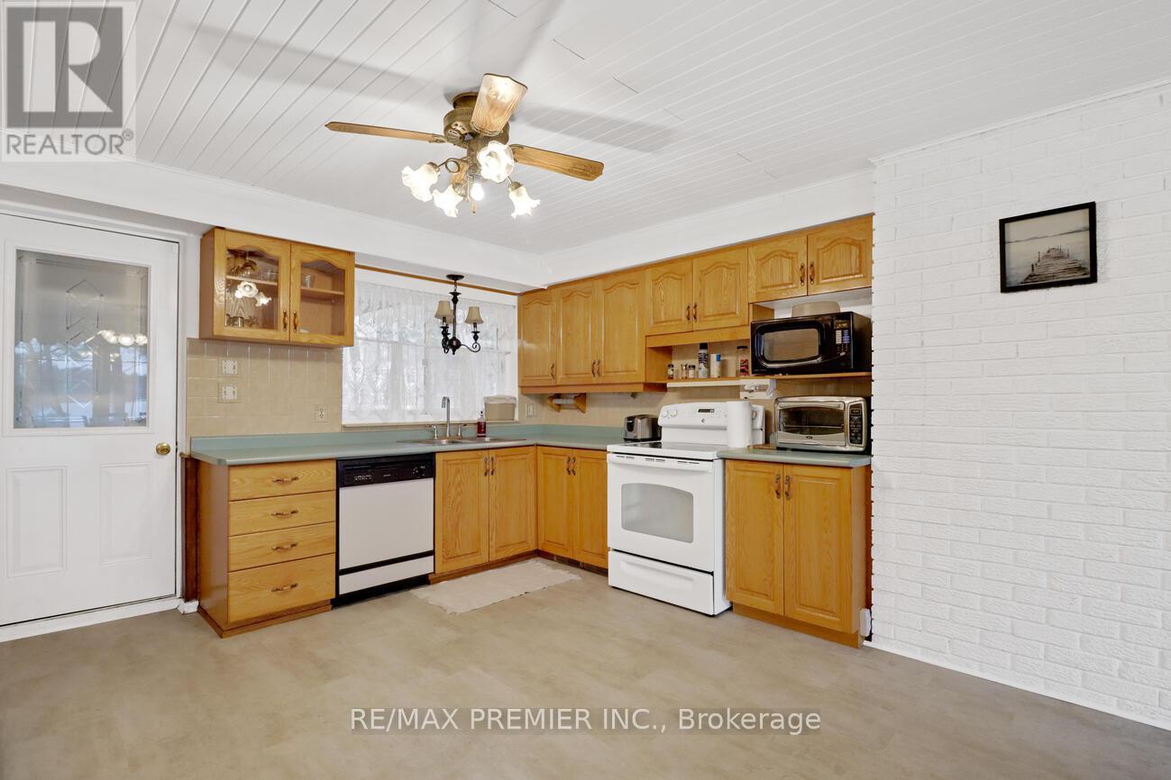 570 Phillip Street E, Gravenhurst, Ontario  P1P 1M3 - Photo 15 - X12127057
