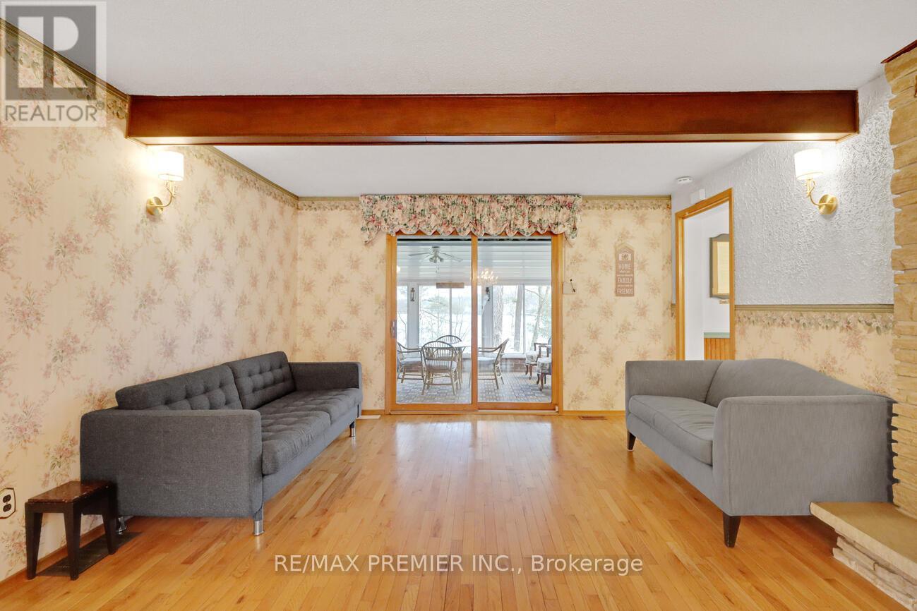 570 Phillip Street E, Gravenhurst, Ontario  P1P 1M3 - Photo 8 - X12127057