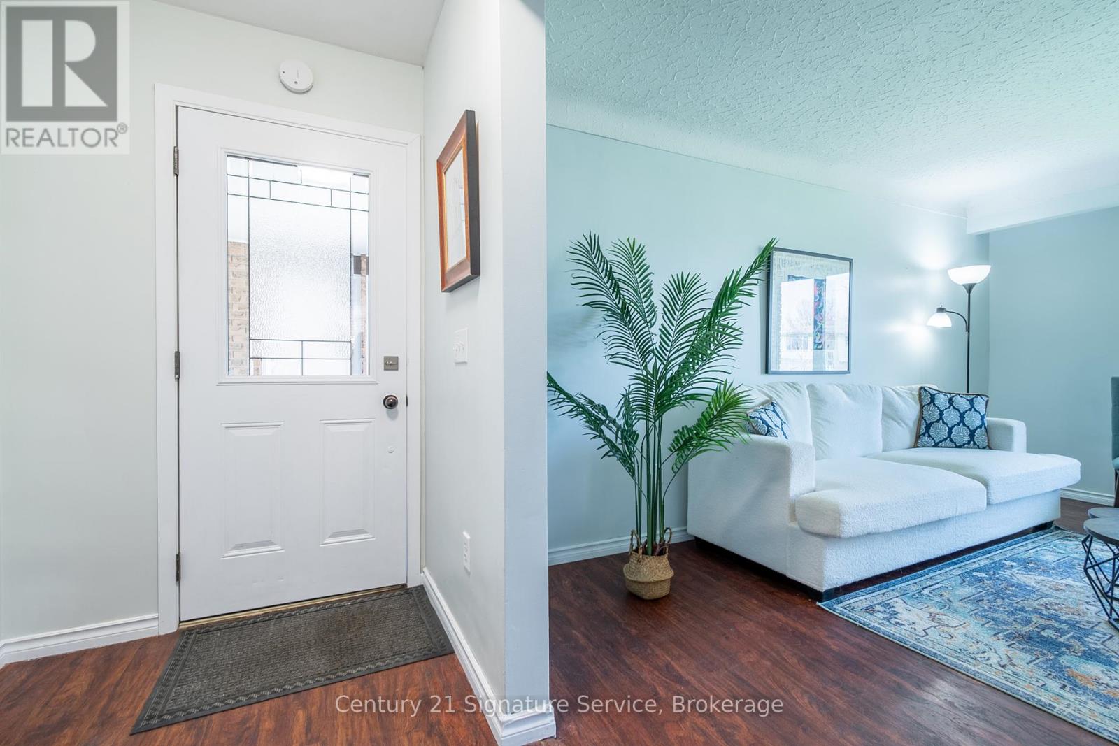 Property at 64 ELMVALE CRESCENT image 4