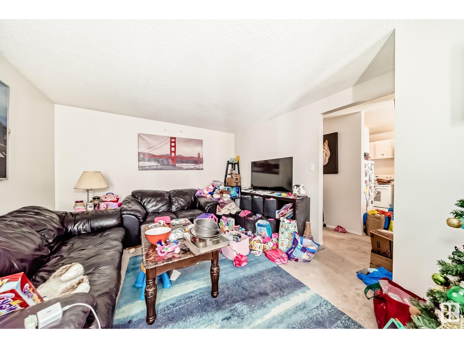 Property at 157 ROSELAND VG NW image 5