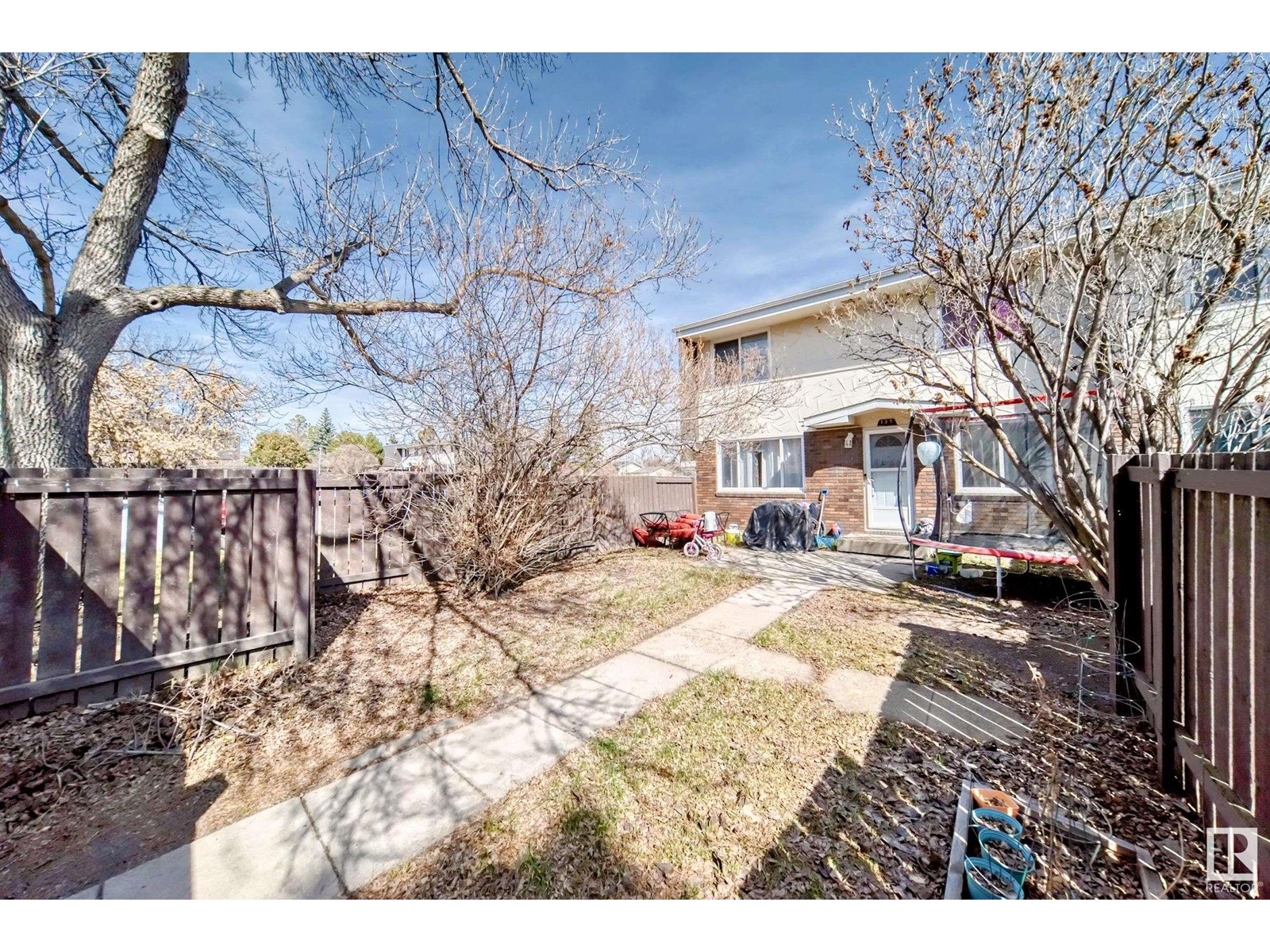 Property at 157 ROSELAND VG NW image 3