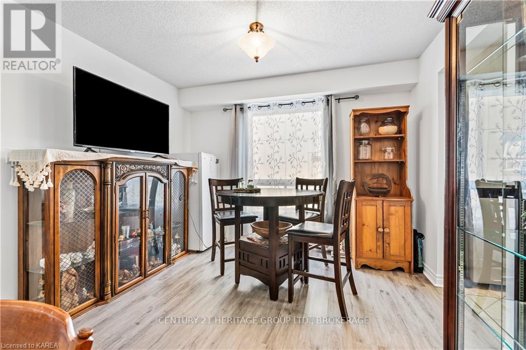 303 Conacher Drive, Kingston, Ontario  K7K 7J6 - Photo 12 - X12127522
