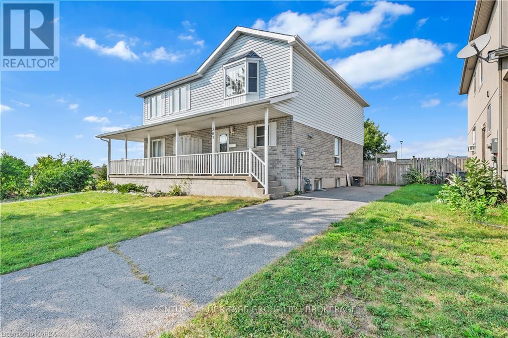 Property at 303 CONACHER DRIVE image 5